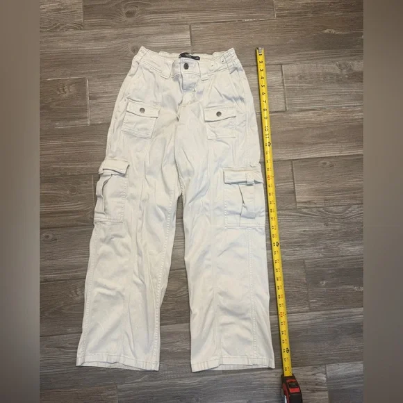 Hollister Cream y2k Low-Rise Baggy Cargo Pants - Picture 4 of 7